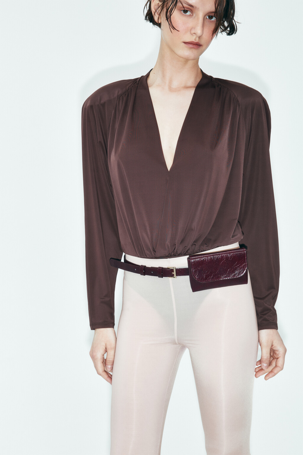 Блузка-боди с глубоким вырезом и драпировками - цвет коричневый - 1