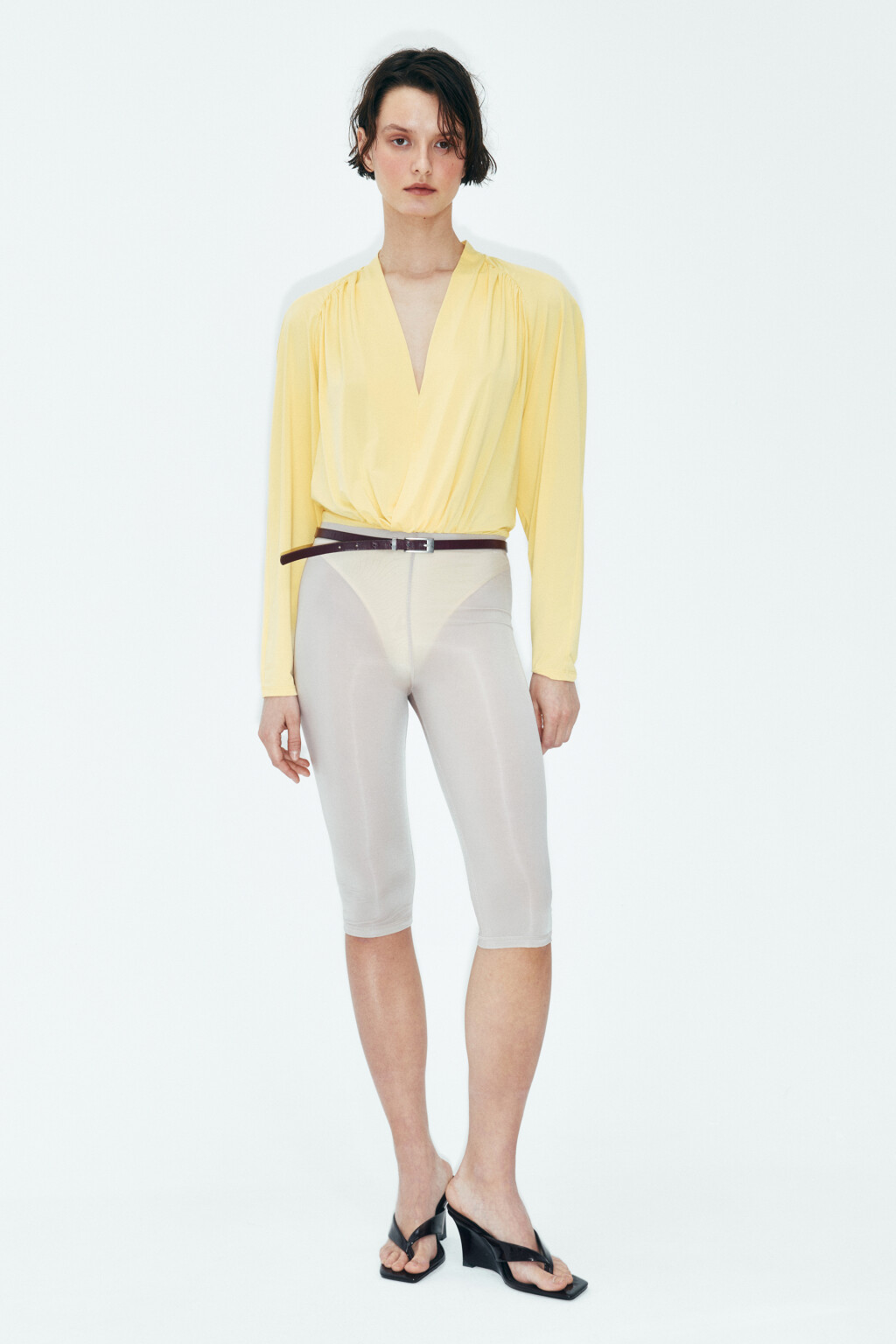 Блузка-боди с глубоким вырезом и драпировками - цвет желтый - 7