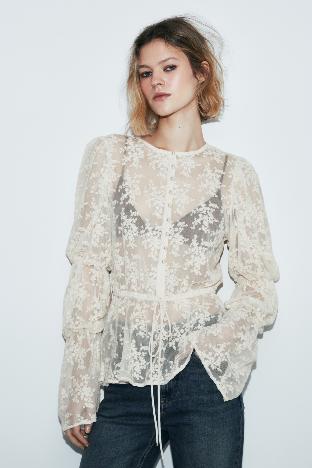 Блузка кружевная с рукавами-колокольчиками - цвет молочный - 2