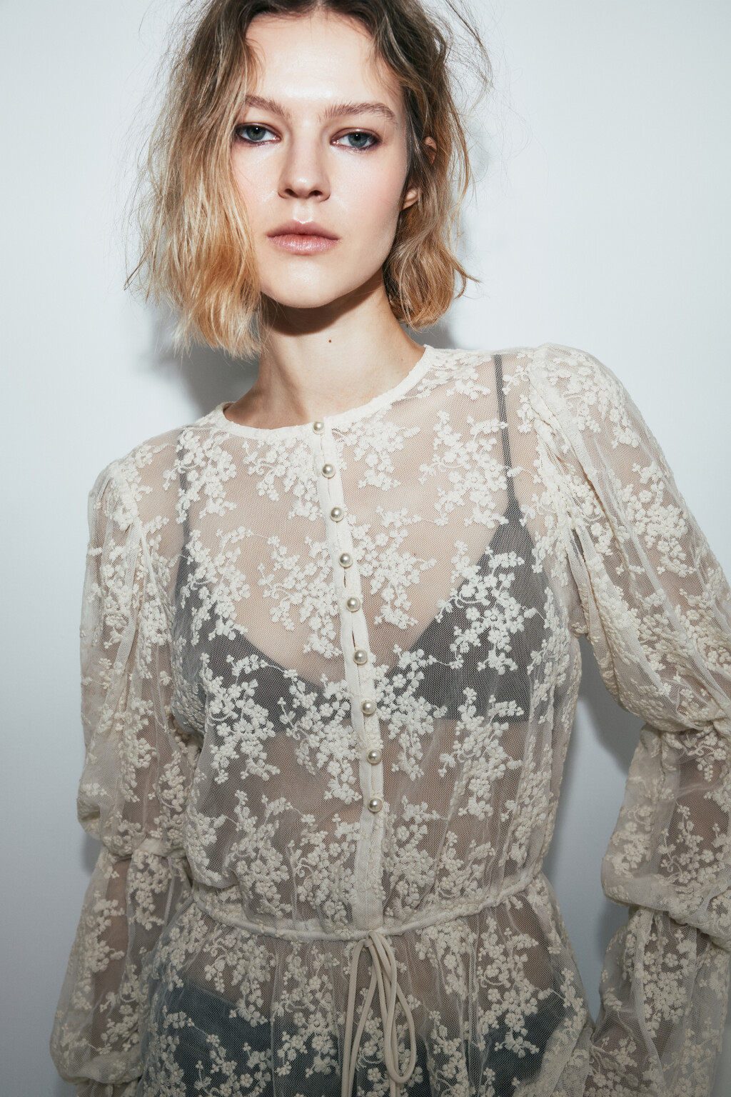 Блузка кружевная с рукавами-колокольчиками - цвет молочный - 6