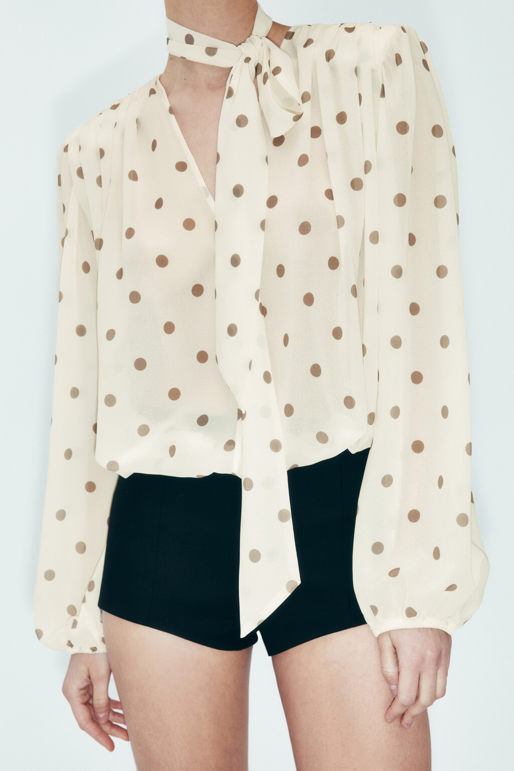 Блузка шифоновая с шарфом и пышными рукавами - цвет мультиколор - 1