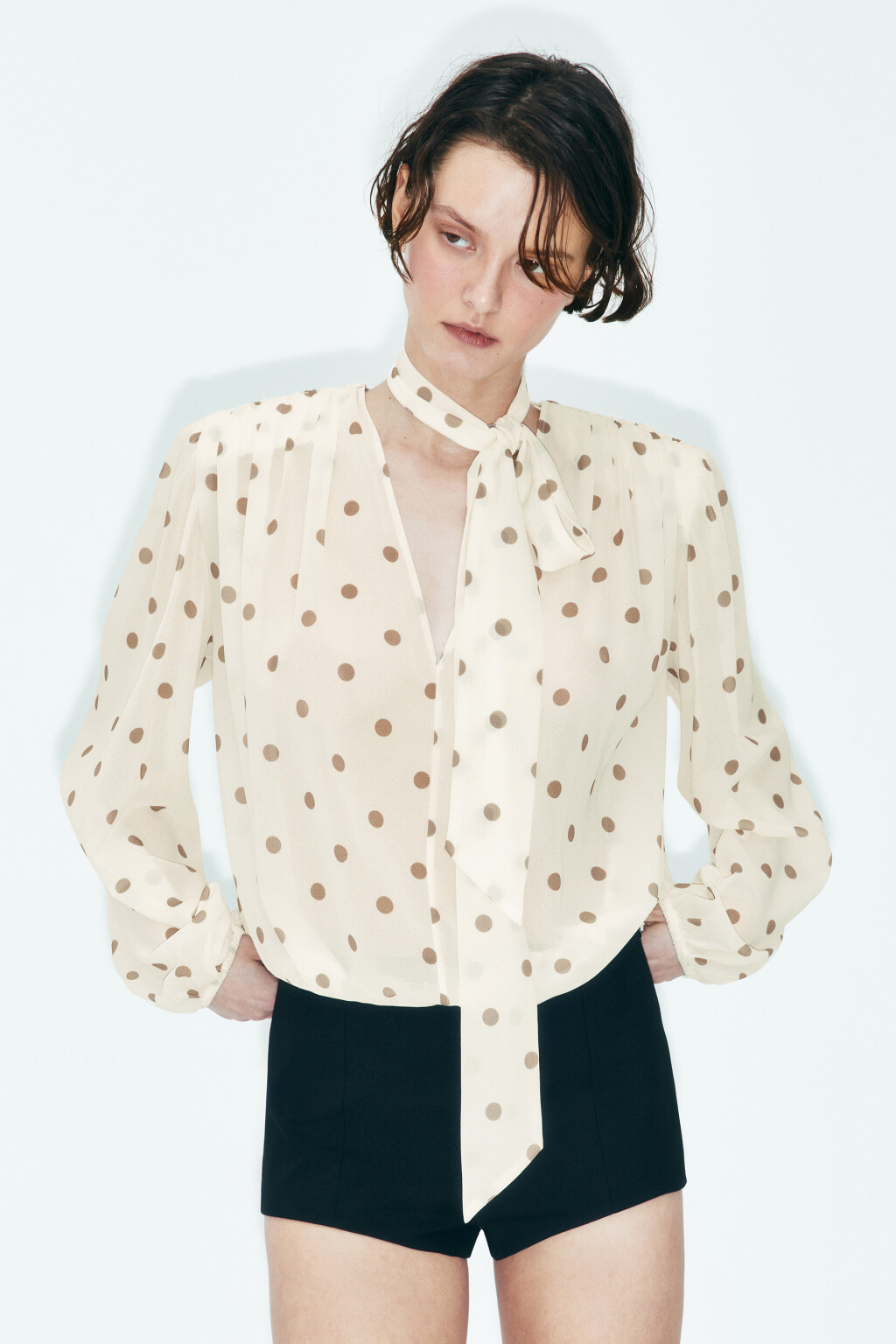 Блузка шифоновая с шарфом и пышными рукавами - цвет мультиколор - 2