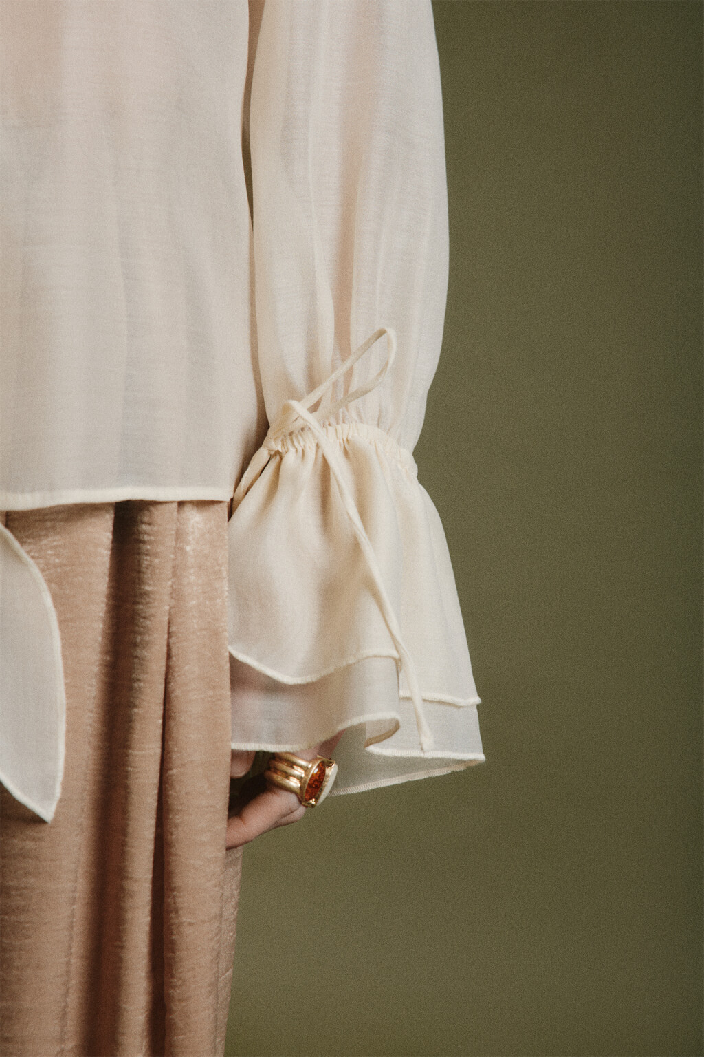 Блузка шифоновая с воланами на завязках - цвет молочный - 6