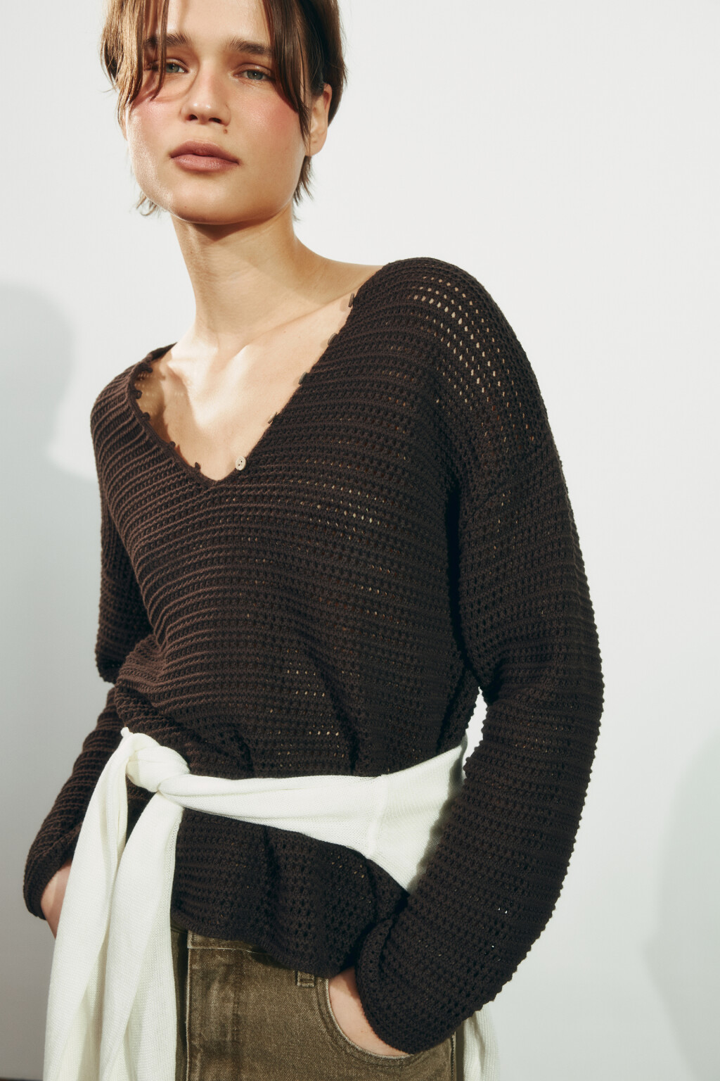 Джемпер кроше оверсайз на пуговицах - цвет коричневый - 1