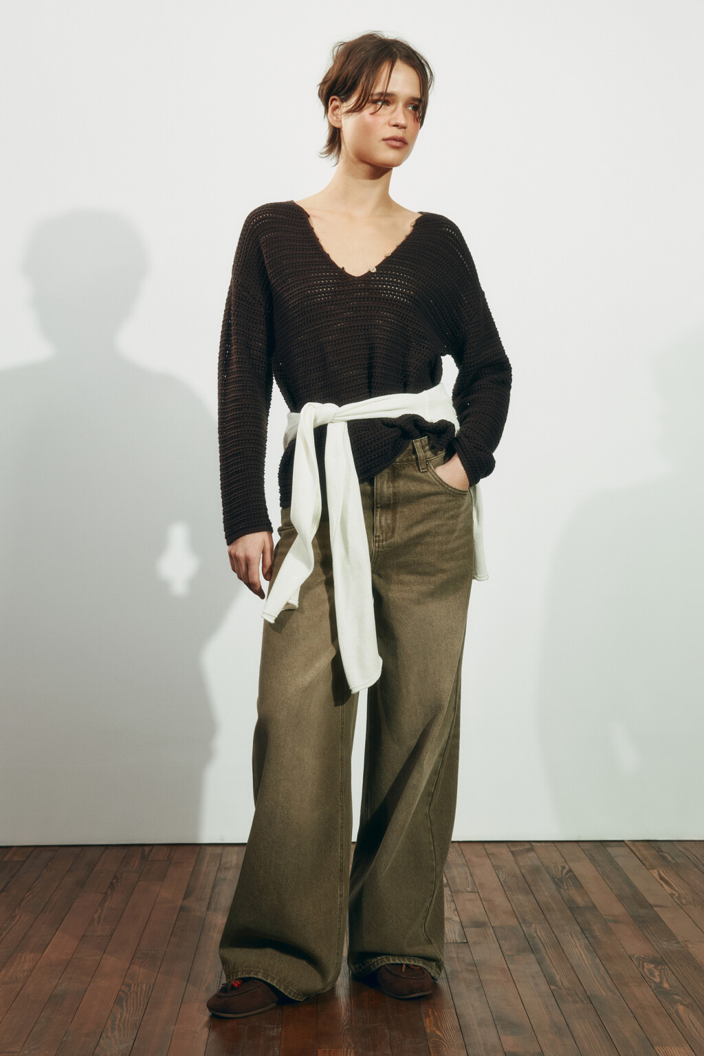 Джемпер кроше оверсайз на пуговицах - цвет коричневый - 4