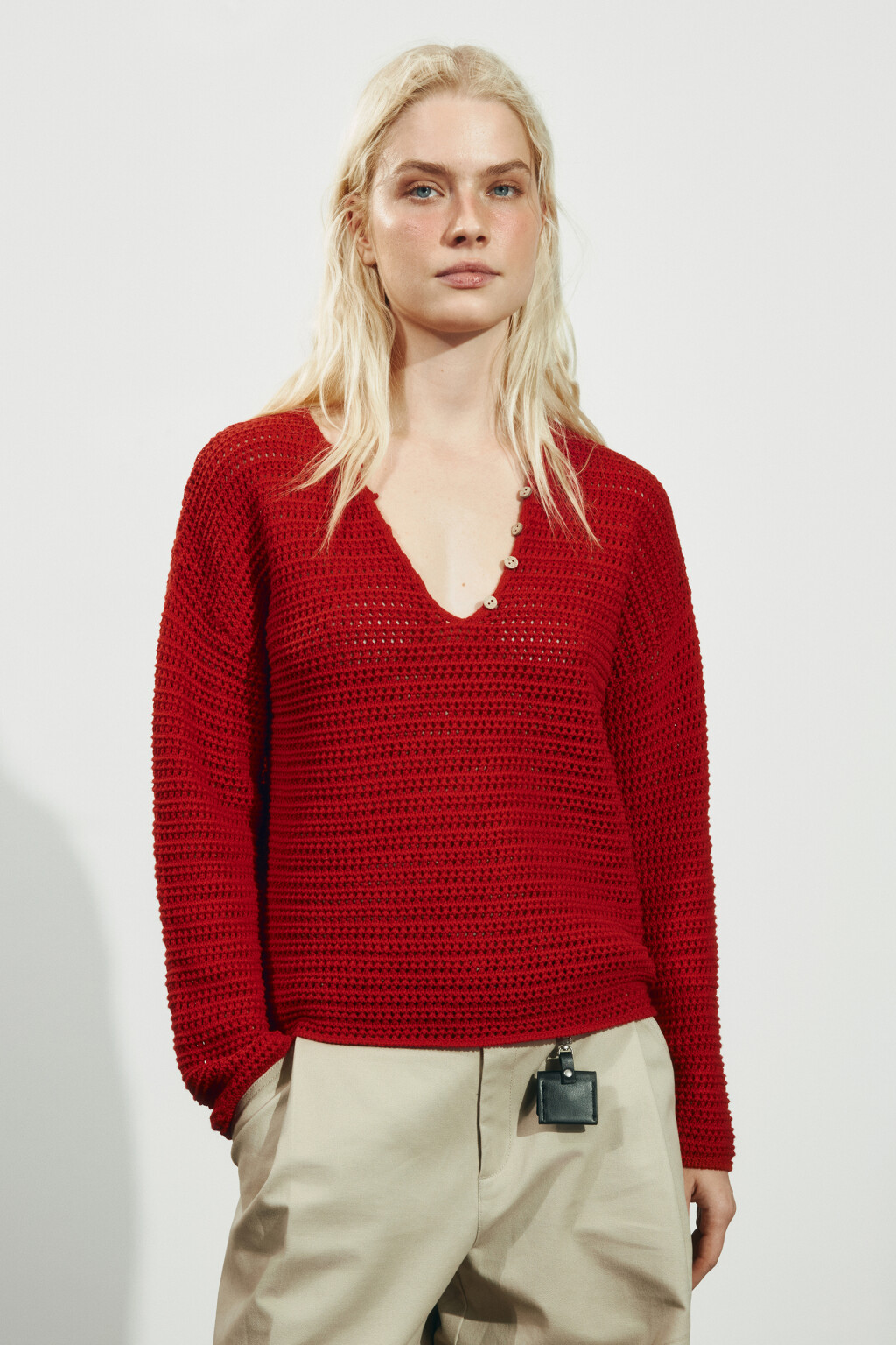 Джемпер кроше оверсайз на пуговицах - цвет красный - 4