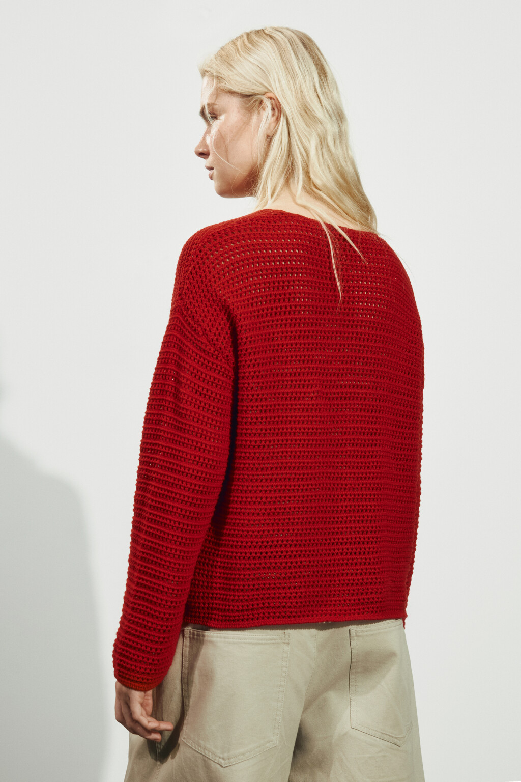 Джемпер кроше оверсайз на пуговицах - цвет красный - 5