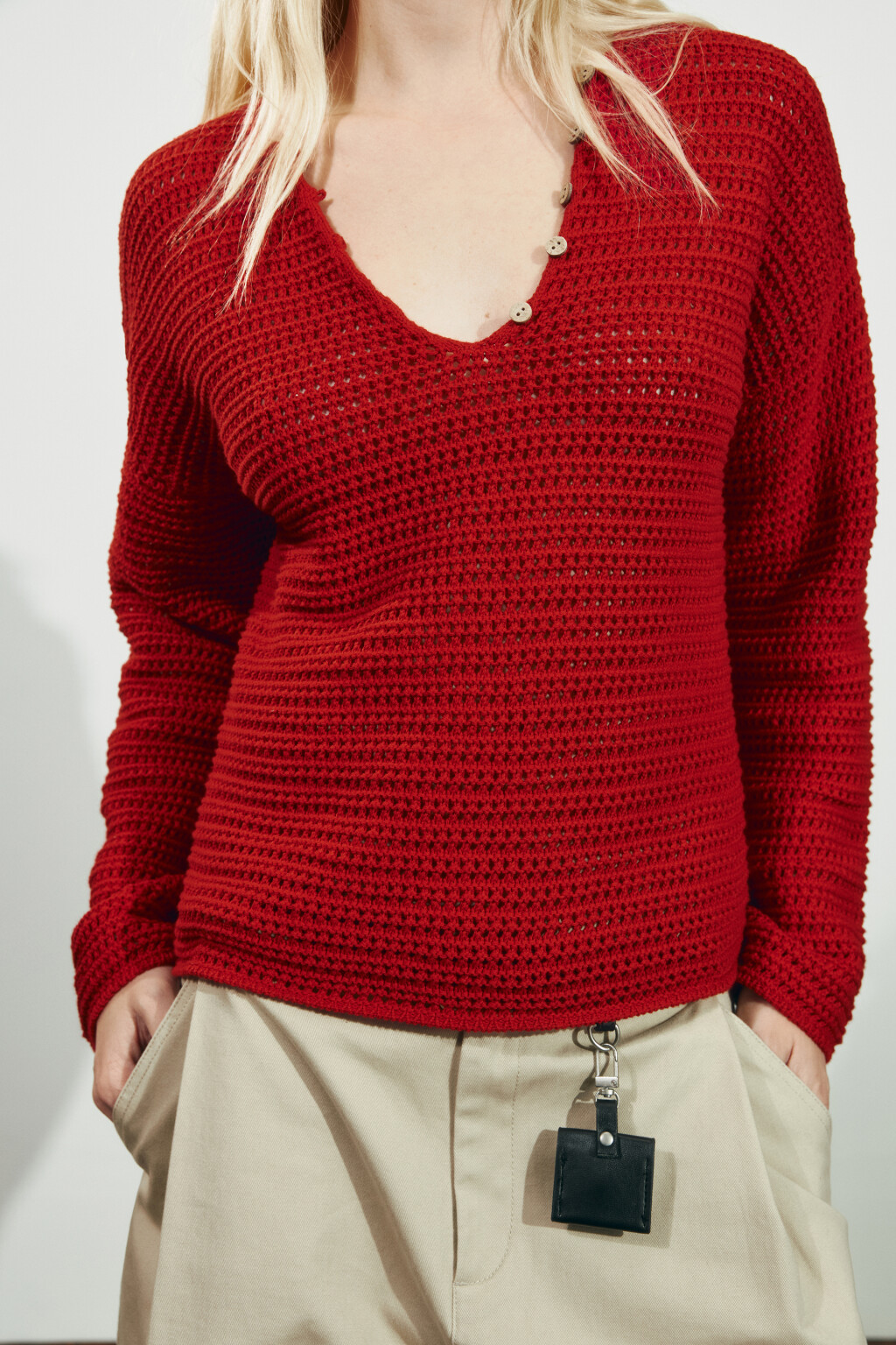 Джемпер кроше оверсайз на пуговицах - цвет красный - 7