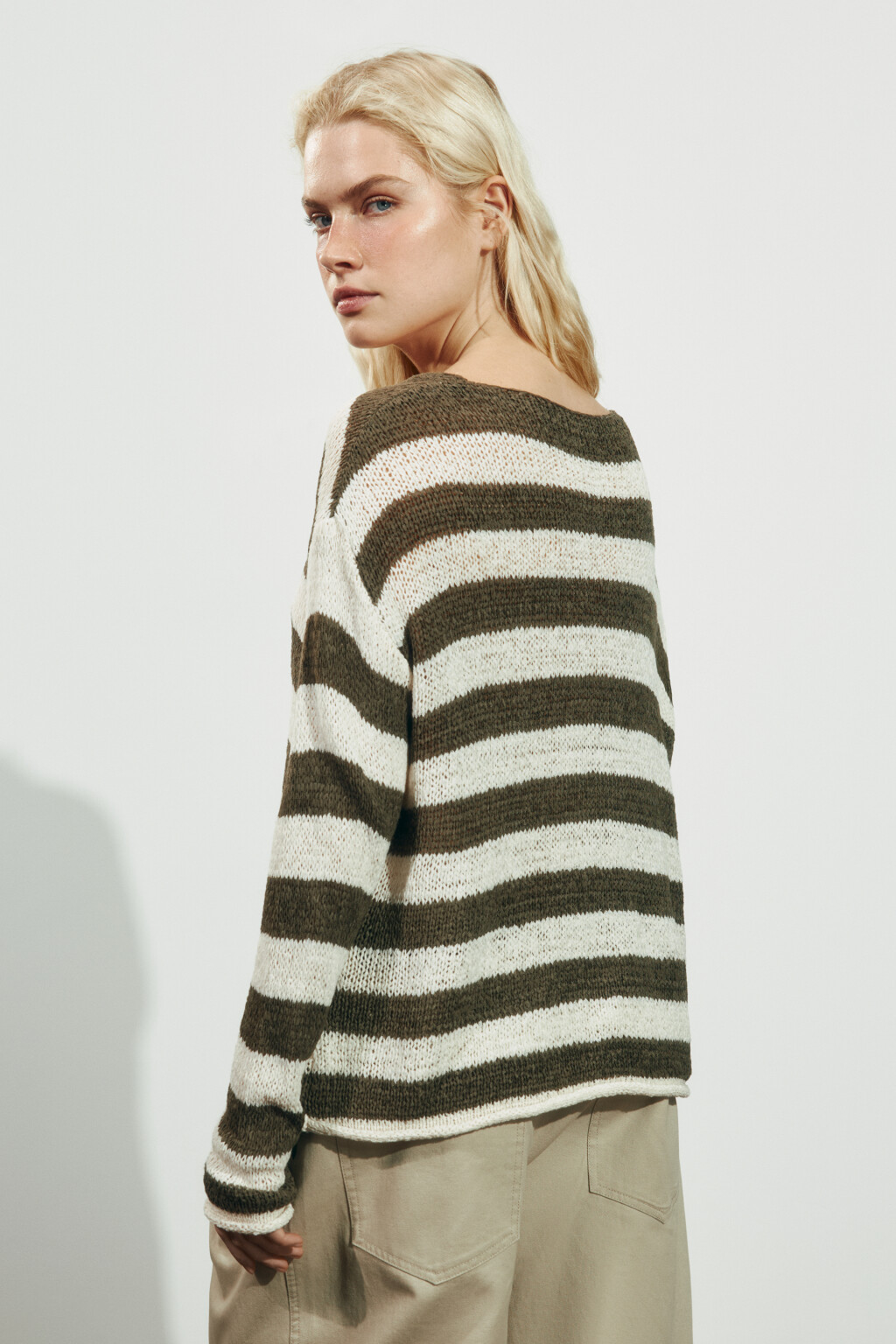 Джемпер вязаный из ленточной пряжи в полоску - цвет красный - 4