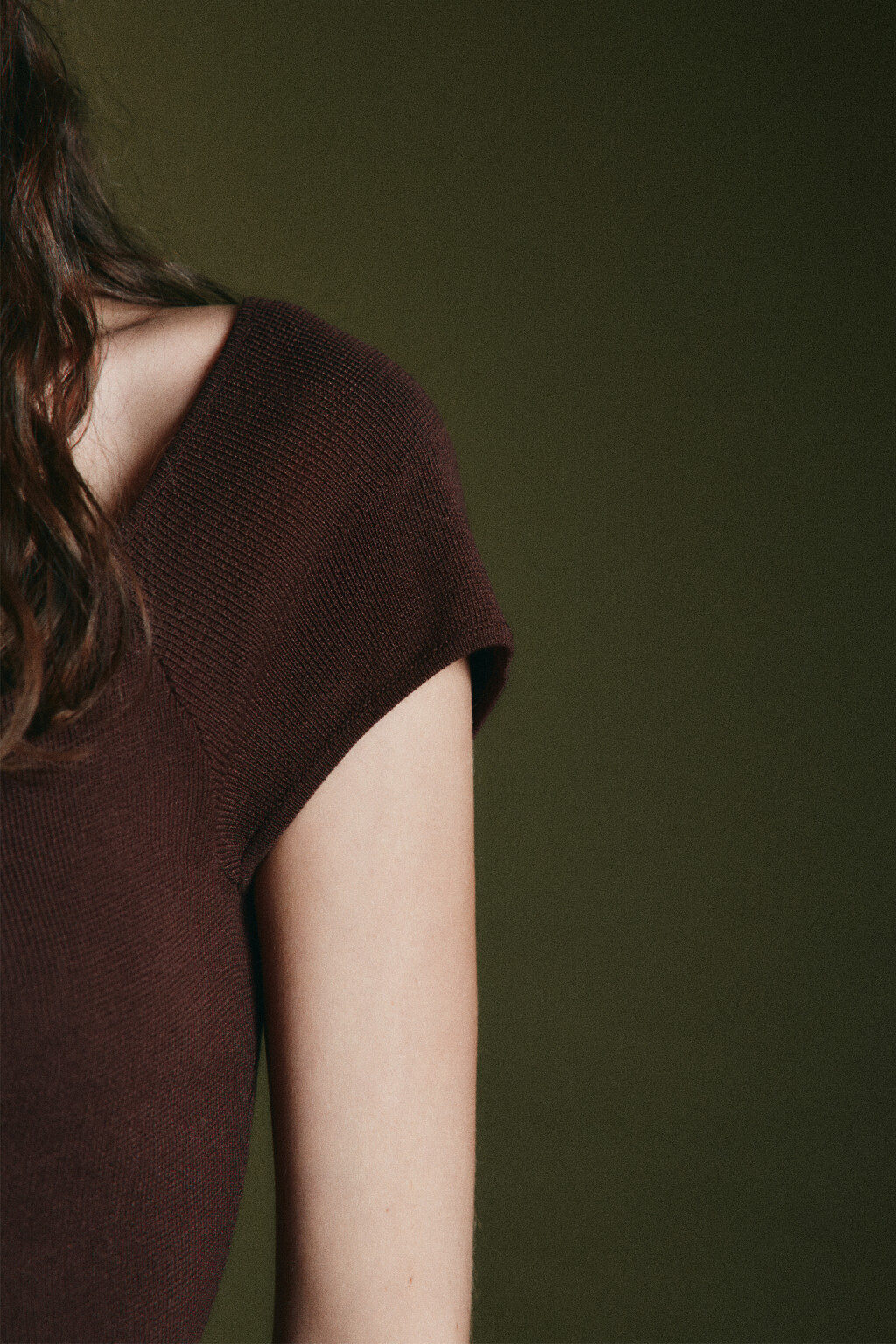 Блузка вязаная с короткими рукавами и сборкой - цвет коричневый - 6