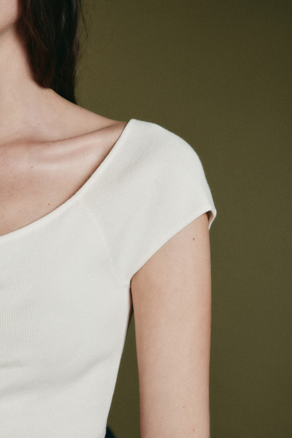 Блузка вязаная с короткими рукавами и сборкой - цвет молочный - 6