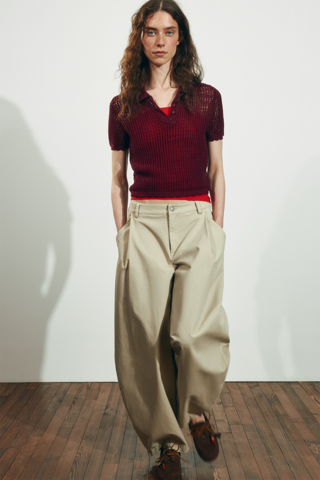 Футболка-поло крупной вязки с волнистыми краями - цвет коричневый - 3