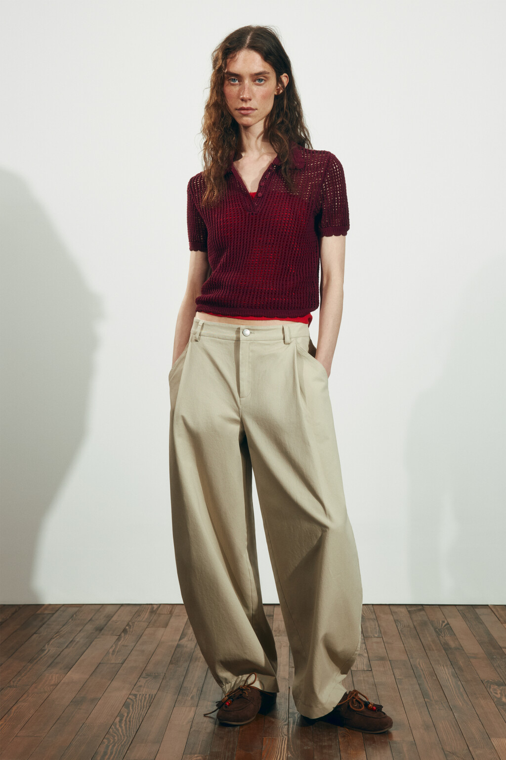 Футболка-поло крупной вязки с волнистыми краями - цвет коричневый - 6