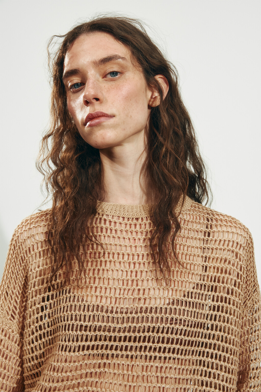 Джемпер оверсайз вязаный с имитацией рафии - цвет бежевый - 5