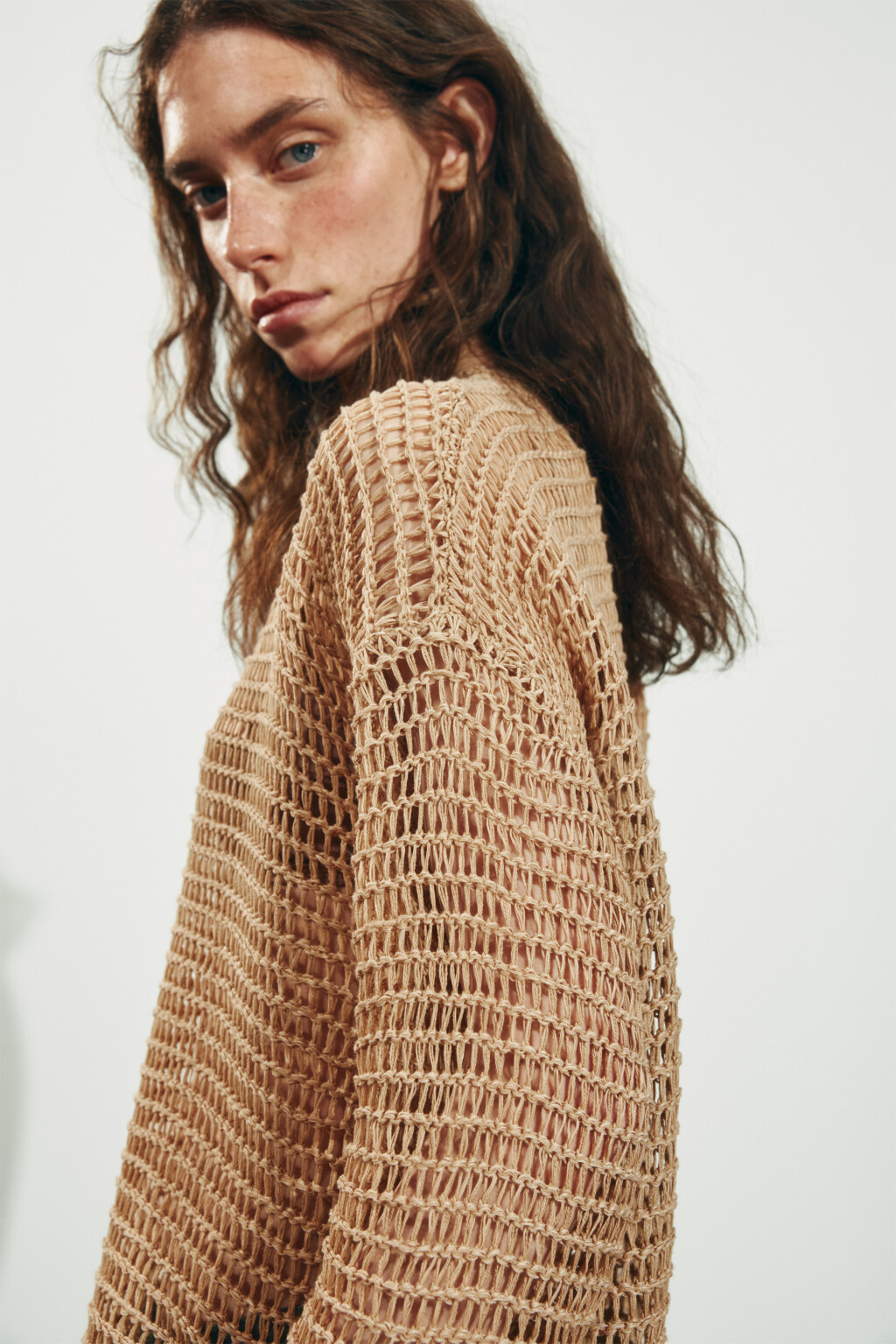 Джемпер оверсайз вязаный с имитацией рафии - цвет бежевый - 6