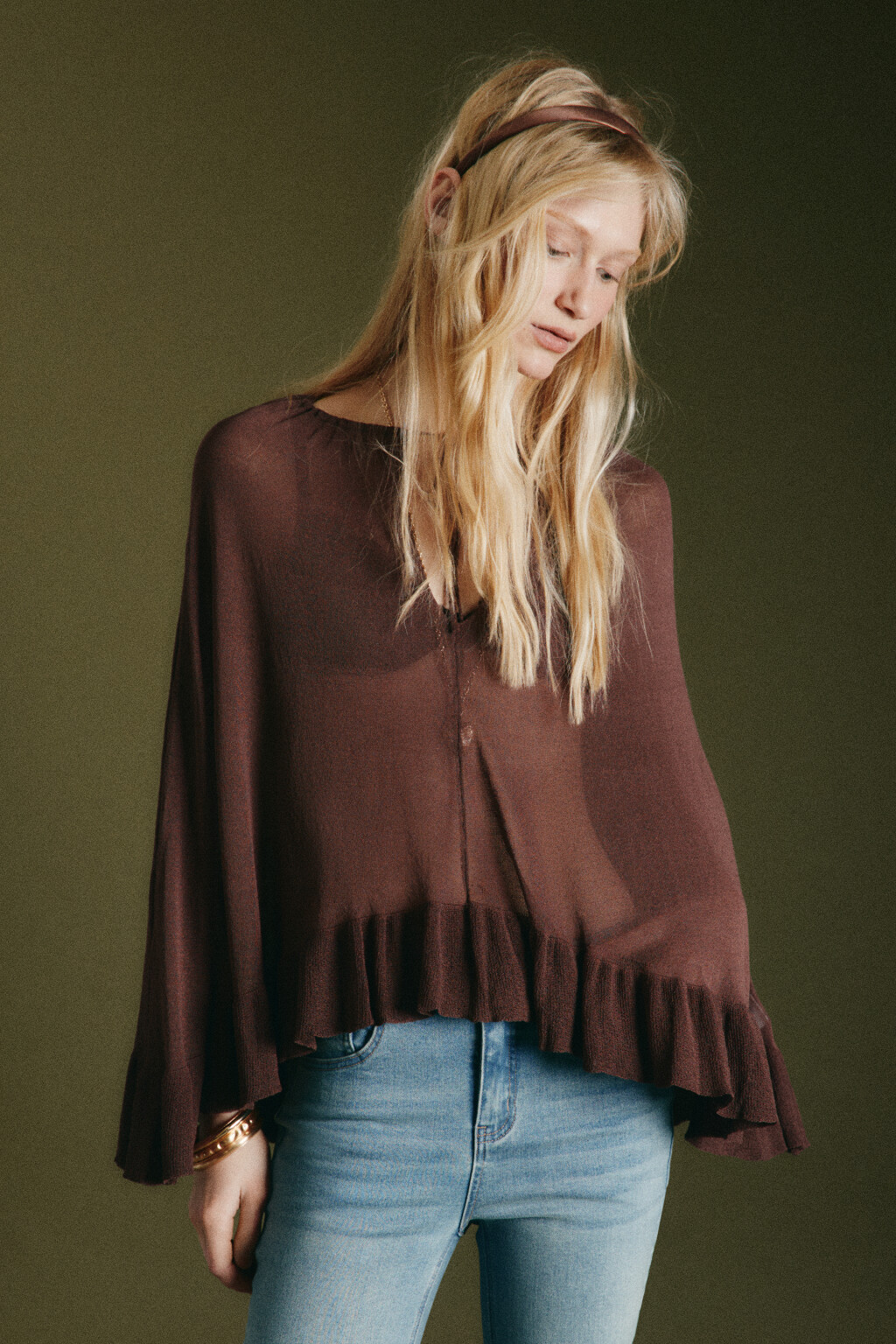 Накидка-пончо вискозная вязаная с оборками - цвет коричневый - 3