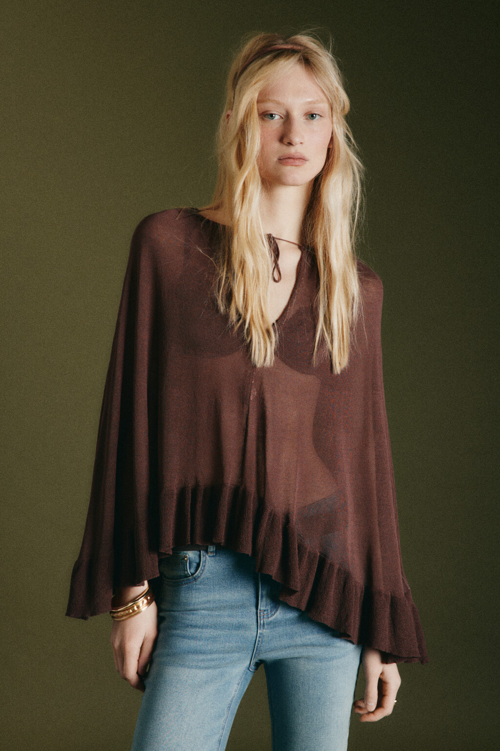 Накидка-пончо вискозная вязаная с оборками - цвет коричневый - 4