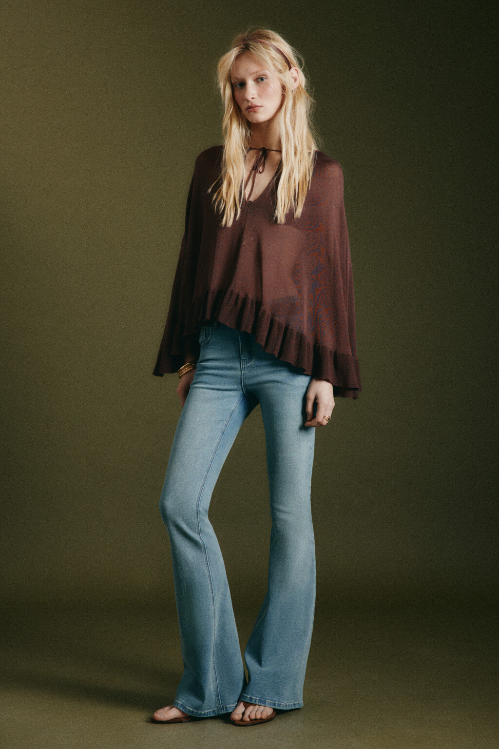 Накидка-пончо вискозная вязаная с оборками - цвет коричневый - 6