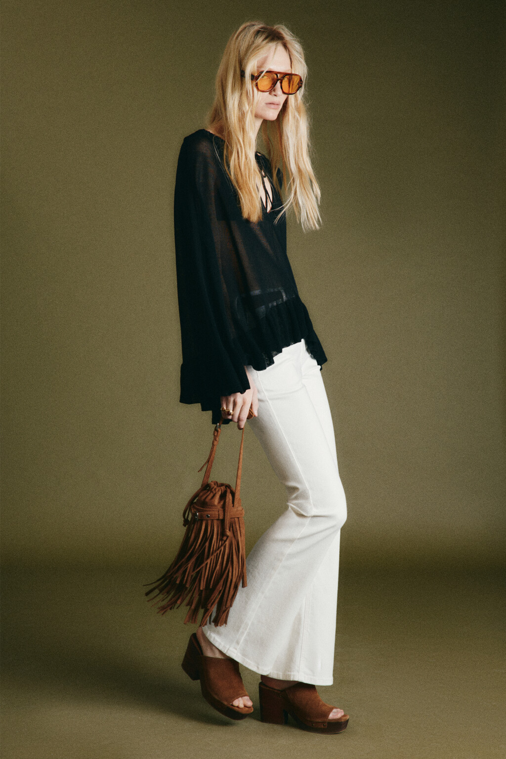 Накидка-пончо вискозная вязаная с оборками - цвет черный - 2