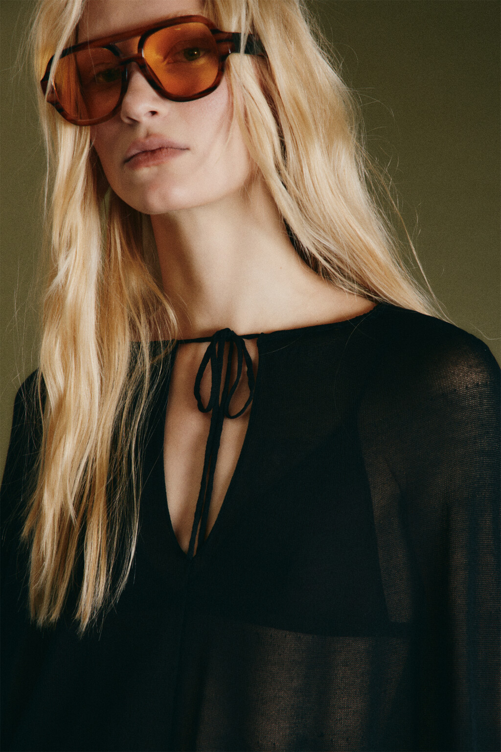 Накидка-пончо вискозная вязаная с оборками - цвет черный - 7