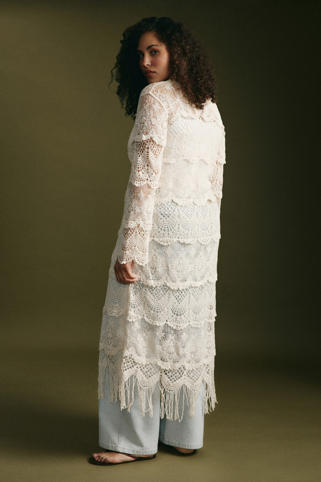 Кардиган кроше удлиненный с бахромой - цвет бежевый - 3