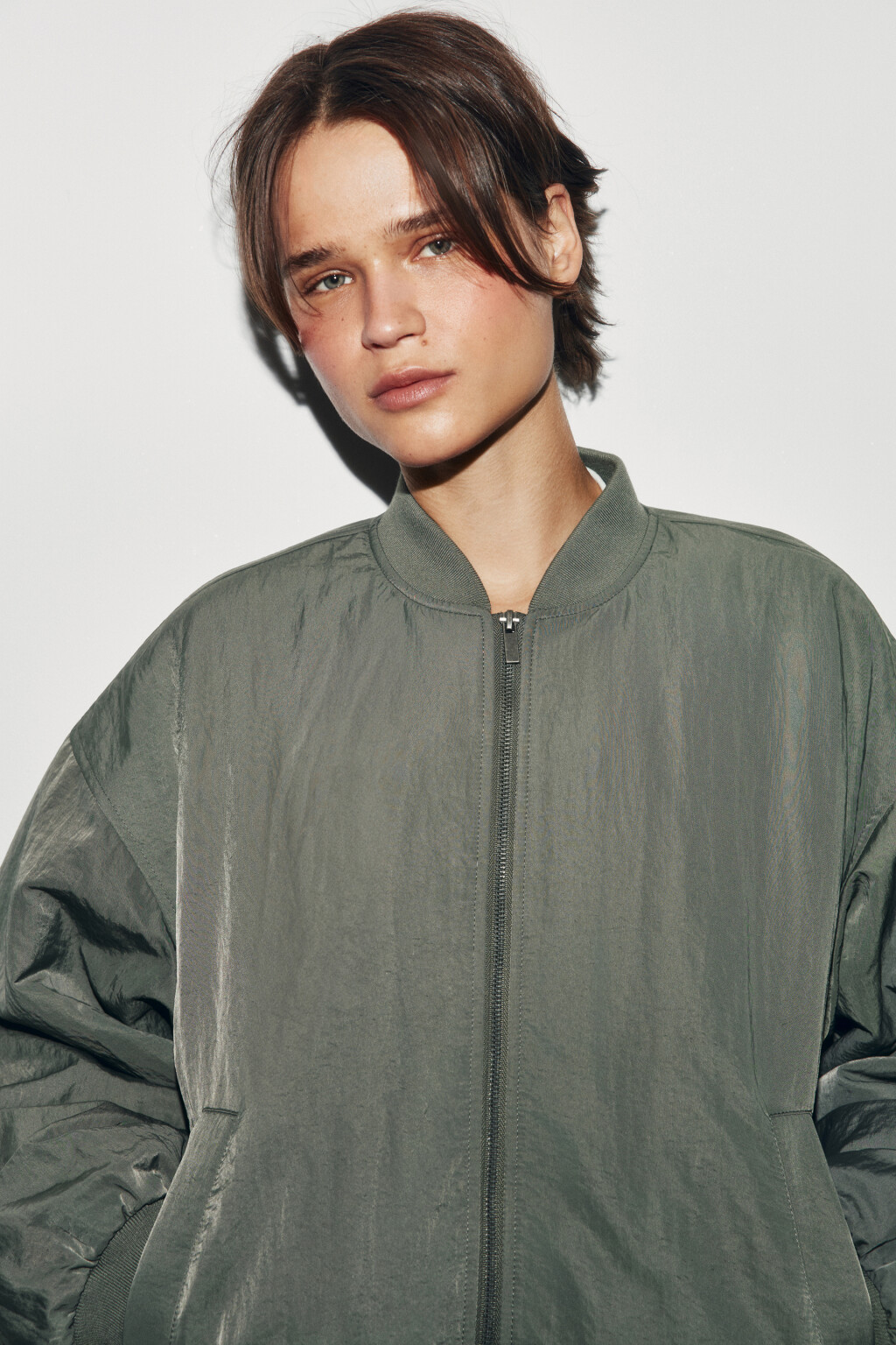 Куртка-бомбер свободная без капюшона - цвет зеленый - 5