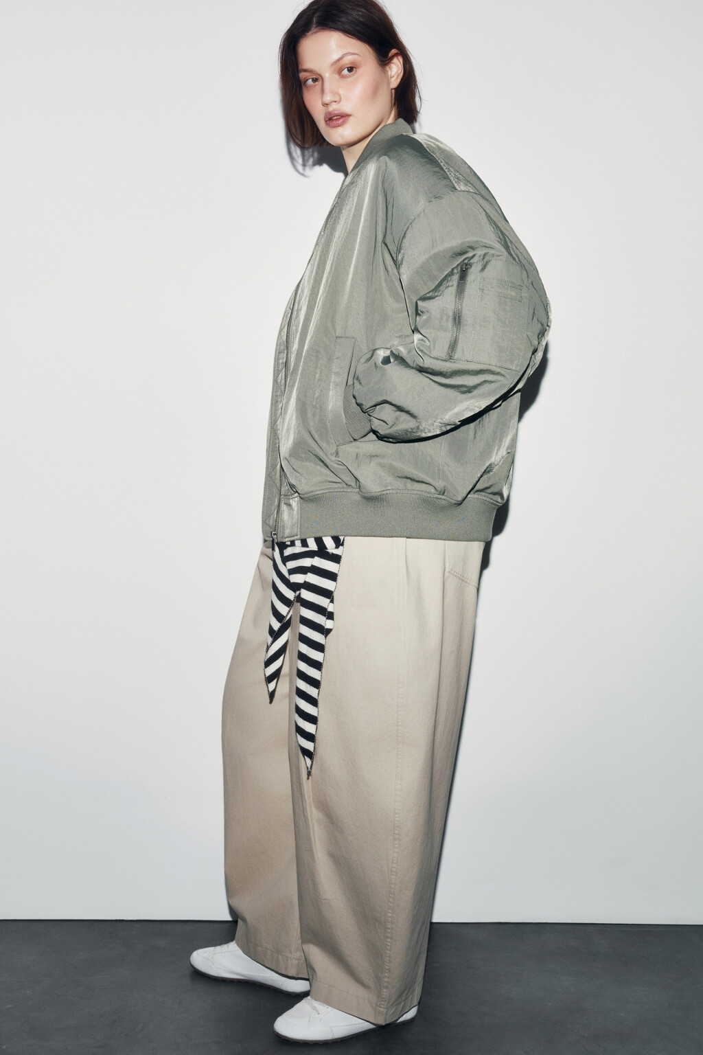 Куртка-бомбер с воротником-стойкой - цвет зеленый - 1