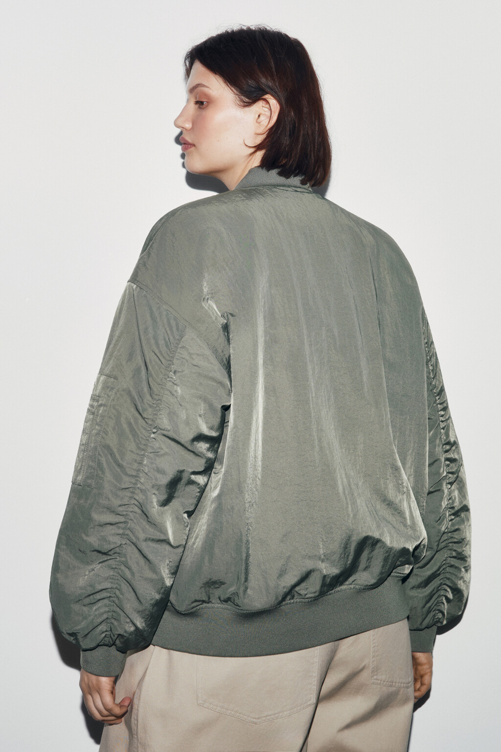 Куртка-бомбер с воротником-стойкой - цвет зеленый - 3