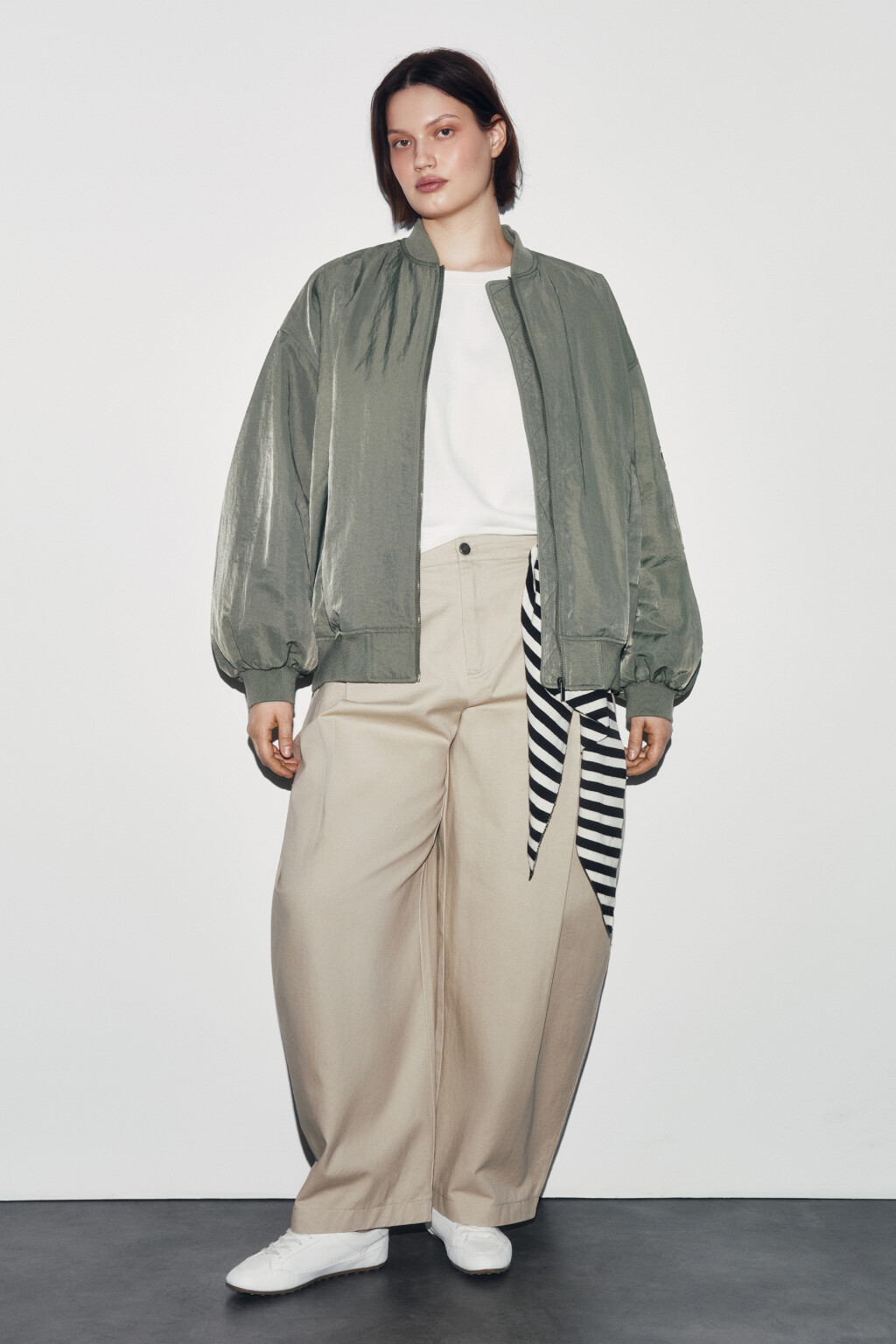 Куртка-бомбер с воротником-стойкой - цвет зеленый - 4