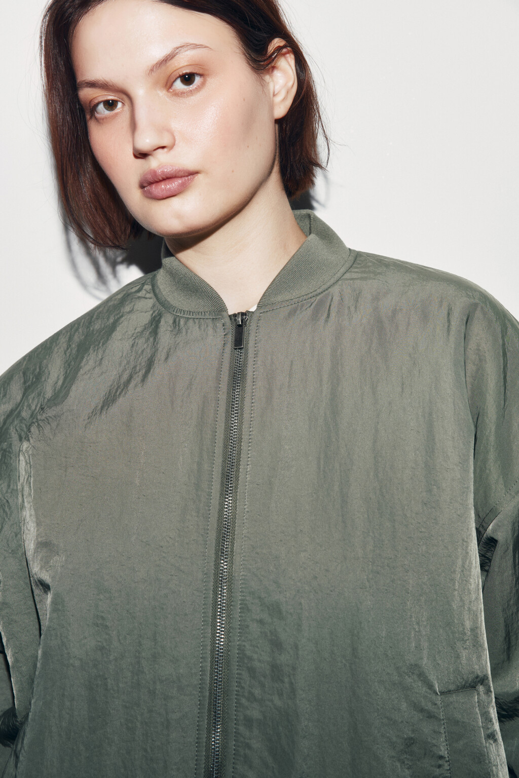 Куртка-бомбер с воротником-стойкой - цвет зеленый - 5