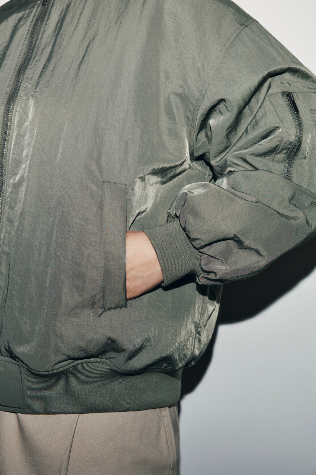 Куртка-бомбер с воротником-стойкой - цвет зеленый - 6