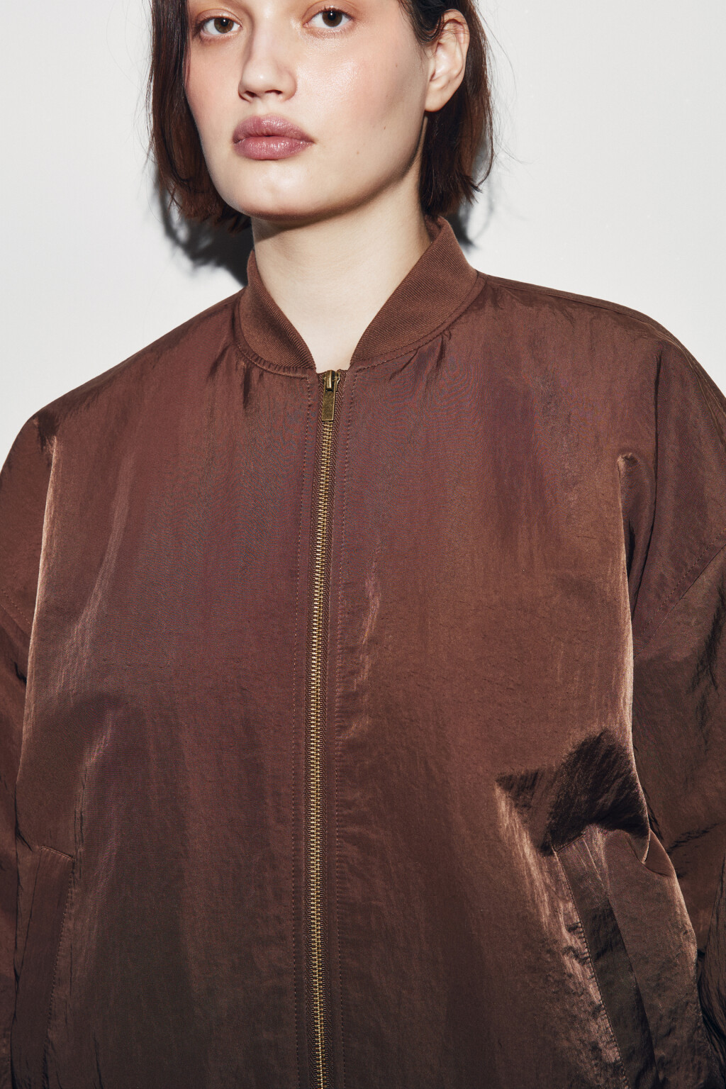 Куртка-бомбер с воротником-стойкой - цвет коричневый - 5