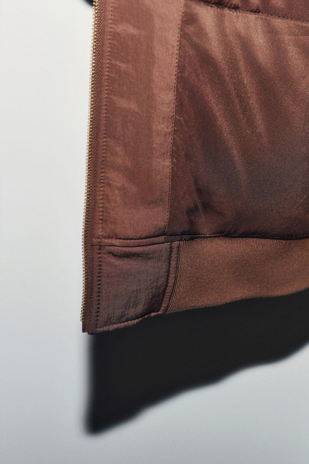 Куртка-бомбер с воротником-стойкой - цвет коричневый - 7