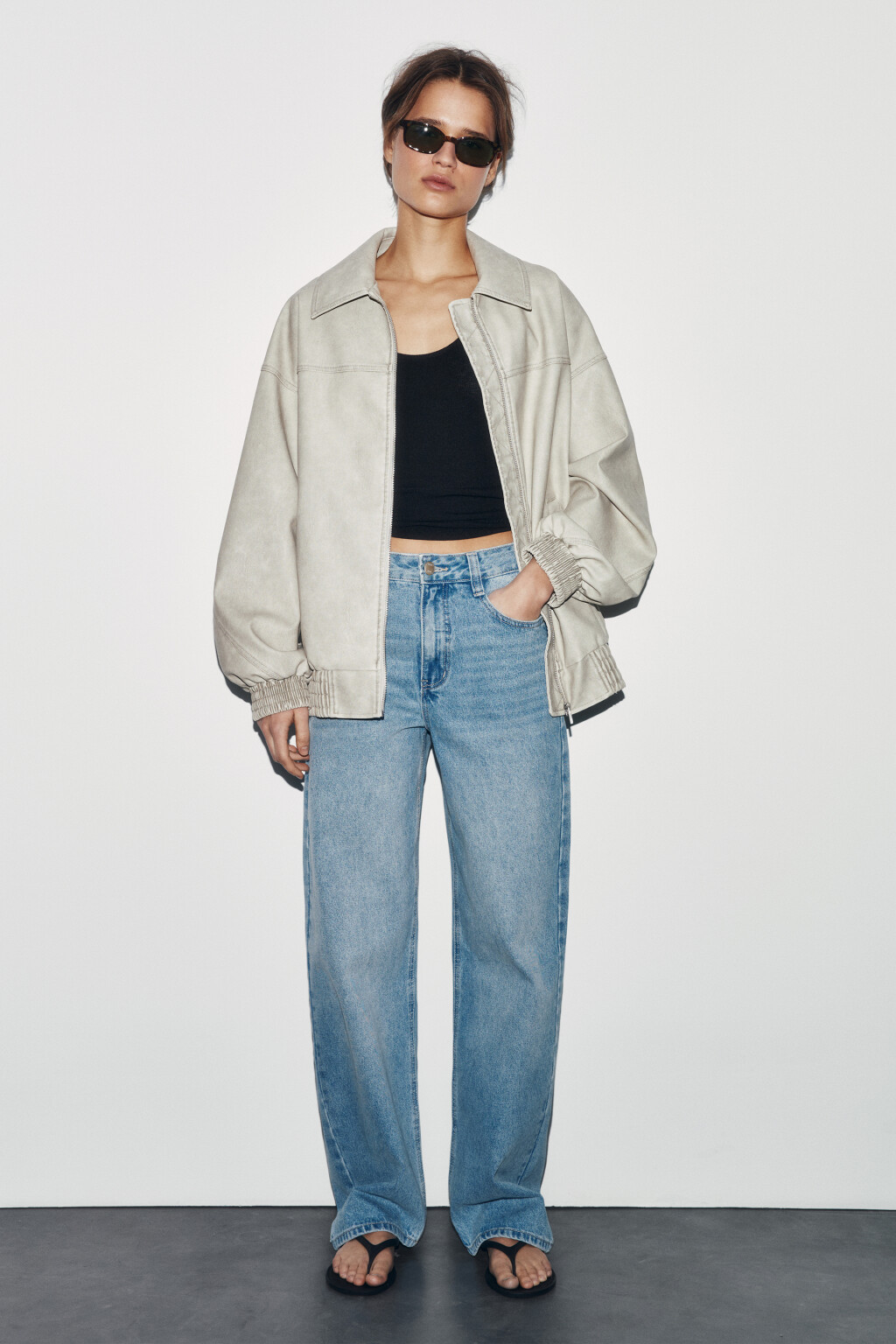 Куртка-бомбер с кожаной фактурой вареная без капюшона - цвет молочный - 5