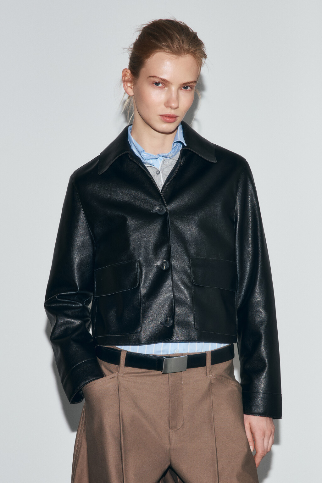 Куртка с кожаной фактурой укороченная без капюшона - цвет черный - 2