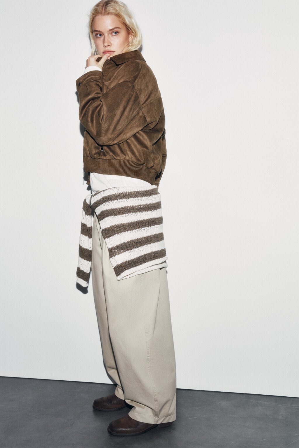 Куртка-бомбер с замшевой фактурой без капюшона - цвет зеленый - 1