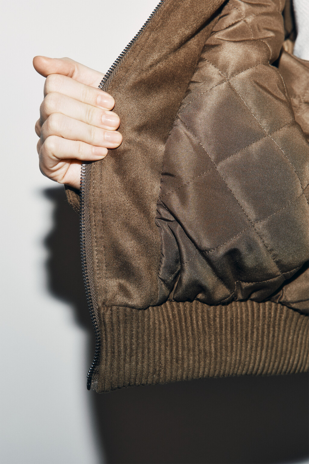 Куртка-бомбер с замшевой фактурой без капюшона - цвет зеленый - 9