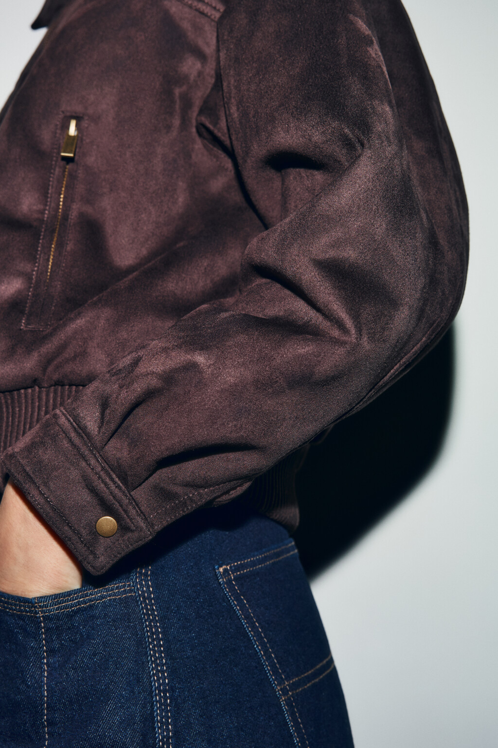 Куртка-бомбер с замшевой фактурой без капюшона - цвет коричневый - 6