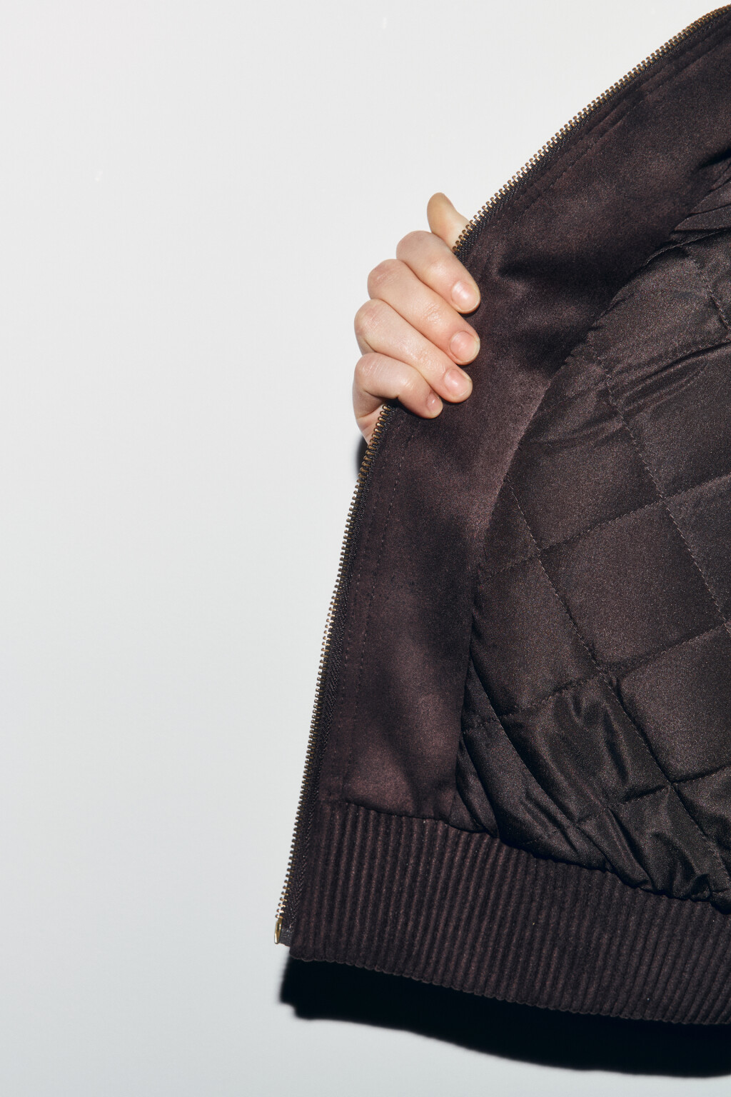 Куртка-бомбер с замшевой фактурой без капюшона - цвет коричневый - 7
