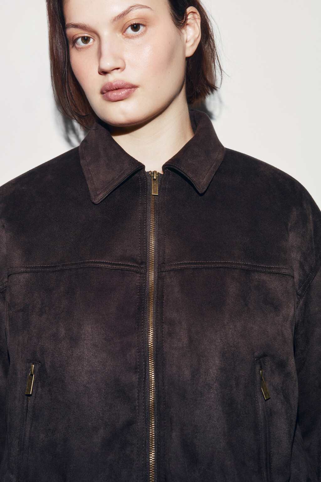 Куртка-бомбер с замшевой фактурой без капюшона - цвет коричневый - 5