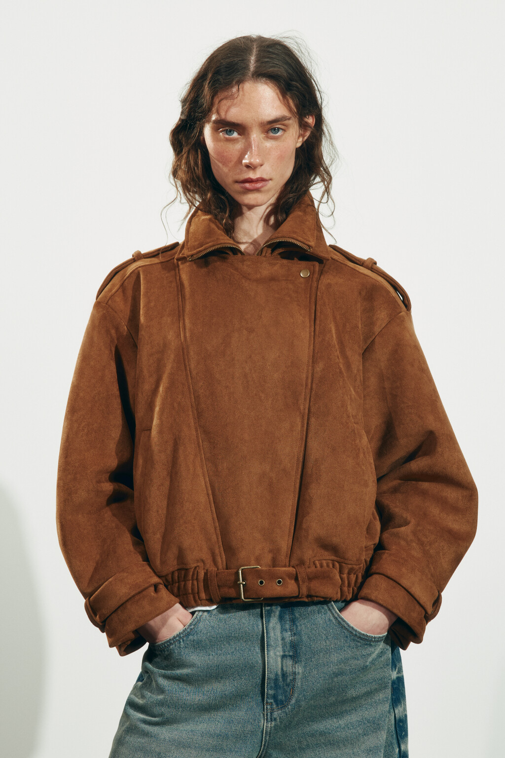 Куртка-бомбер с замшевой фактурой без капюшона - цвет коричневый - 3