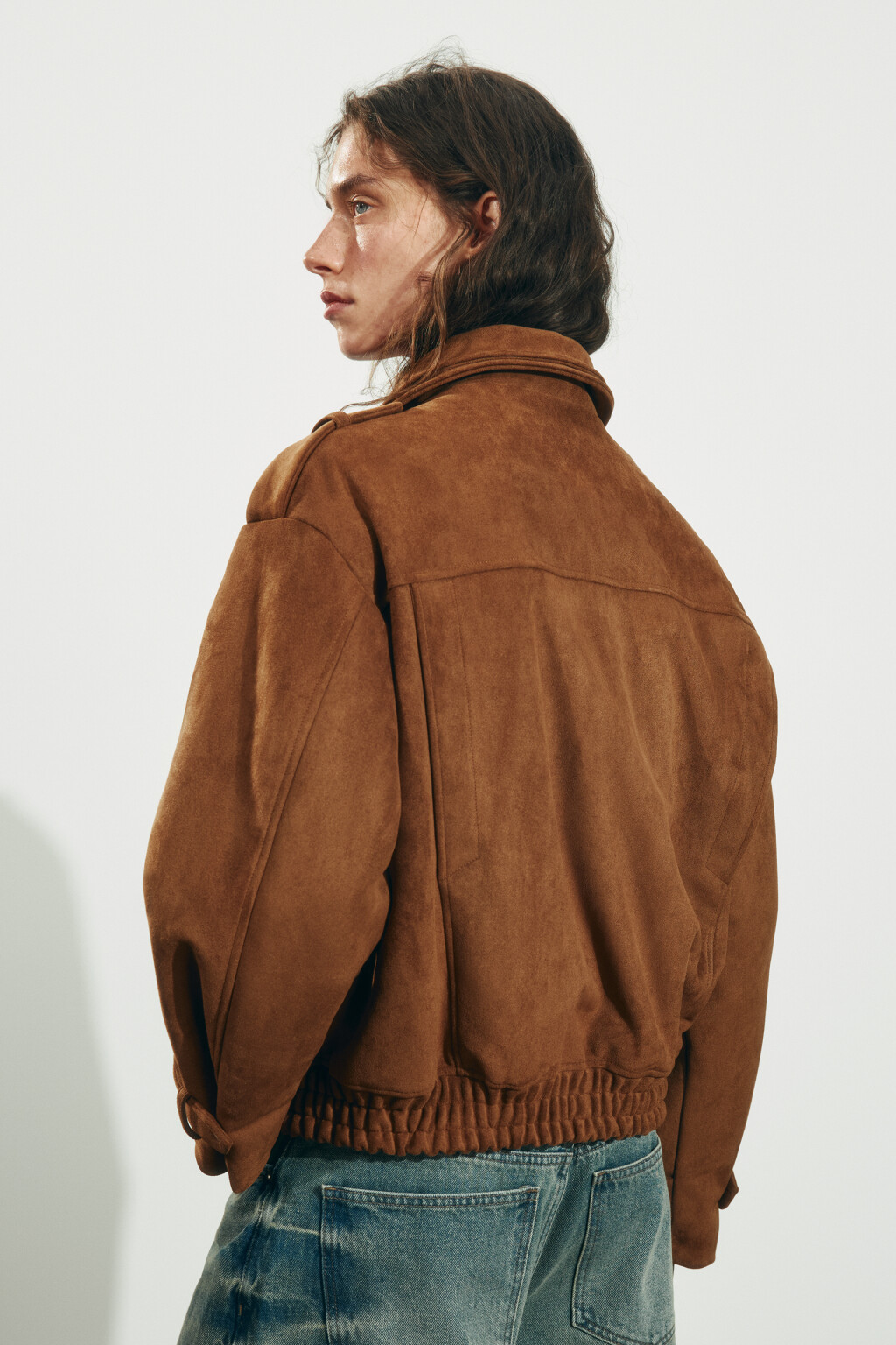 Куртка-бомбер с замшевой фактурой без капюшона - цвет коричневый - 4