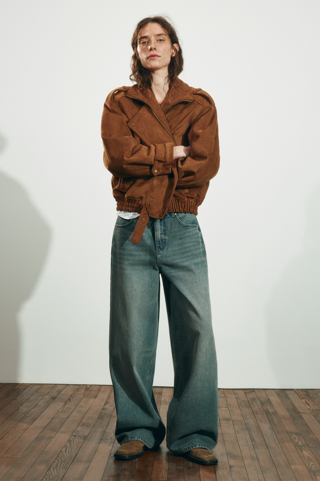 Куртка-бомбер с замшевой фактурой без капюшона - цвет коричневый - 5