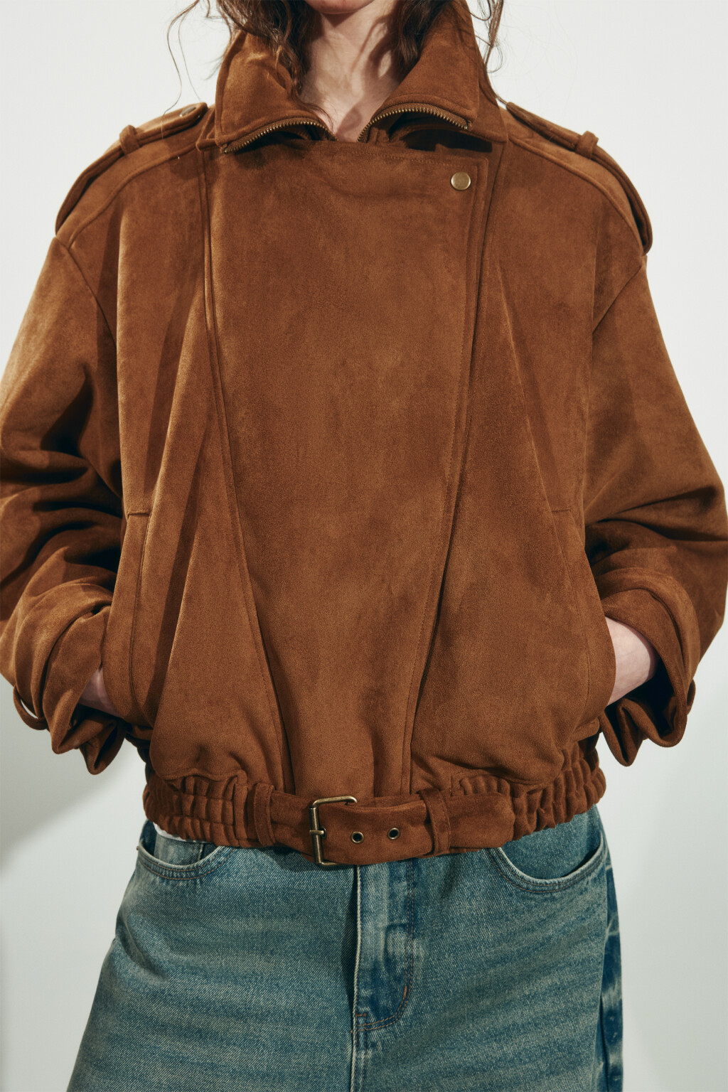 Куртка-бомбер с замшевой фактурой без капюшона - цвет коричневый - 6