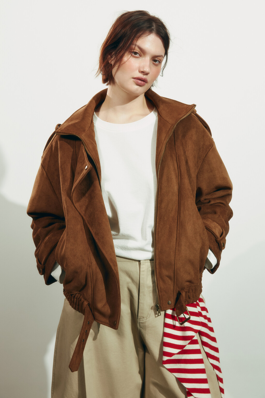 Куртка-бомбер с замшевой фактурой без капюшона утепленная - цвет коричневый - 1