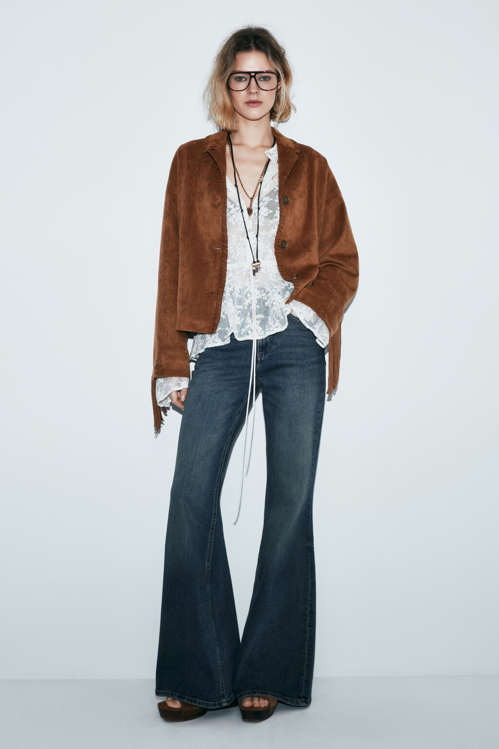 Куртка с замшевой фактурой и бахромой - цвет коричневый - 5