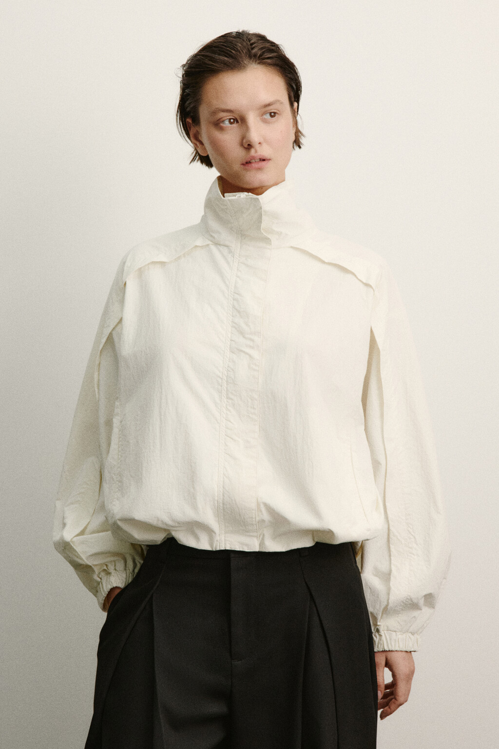 Куртка-ветровка с воротником-стойкой - цвет белый - 2