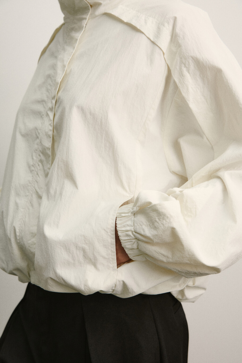 Куртка-ветровка с воротником-стойкой - цвет белый - 6