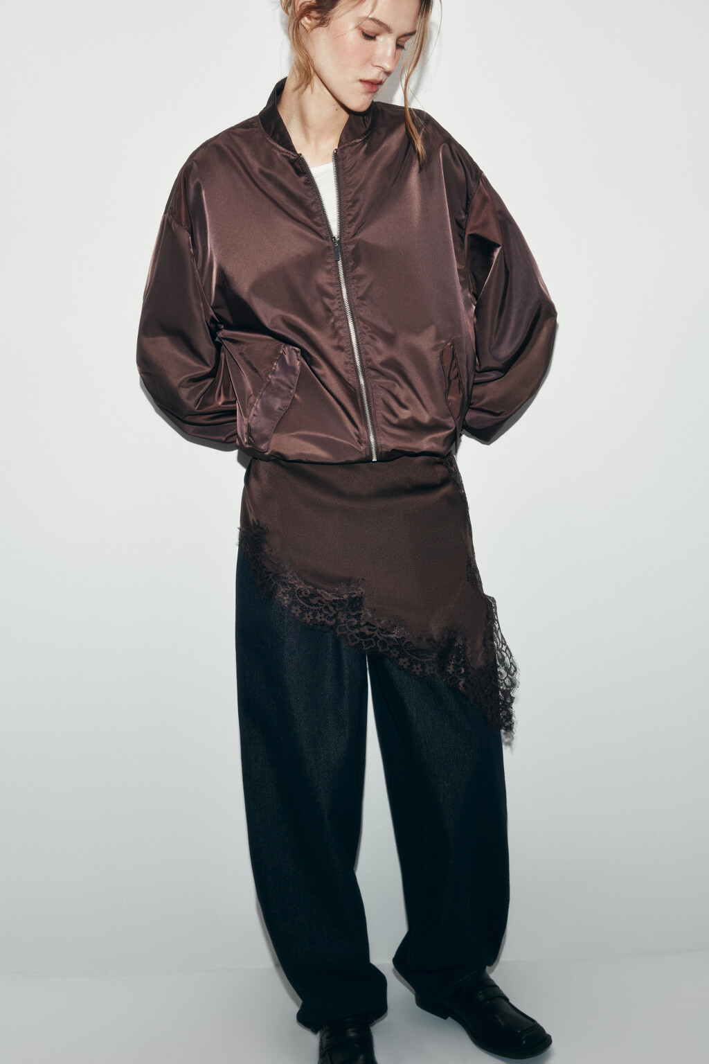 Куртка-бомбер атласная с воротником-стойкой - цвет коричневый - 2