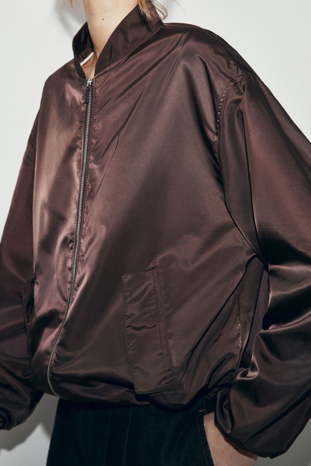 Куртка-бомбер атласная с воротником-стойкой - цвет коричневый - 6